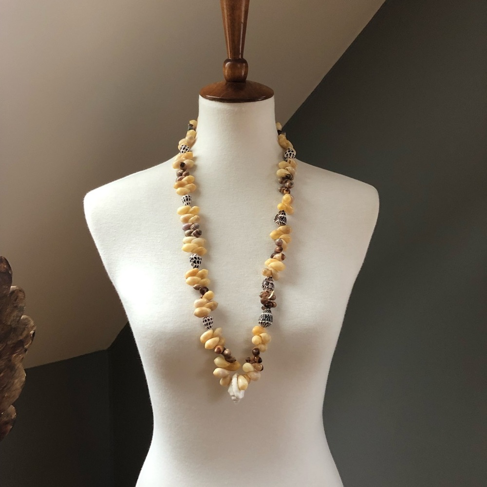 Heritage Antique Rarotonga Shell Lei - Picture 2 of 13